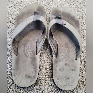 RAINBOW Signature grey flip flops!